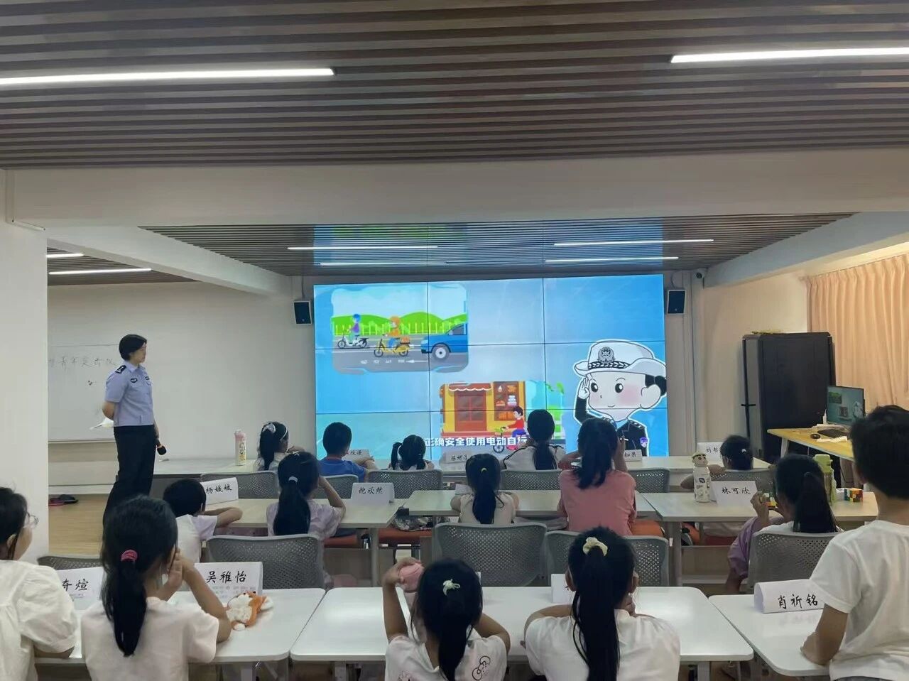 龙湖.jpg